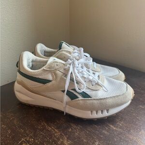 Reebok White and Beige Sneakers with Green Accents